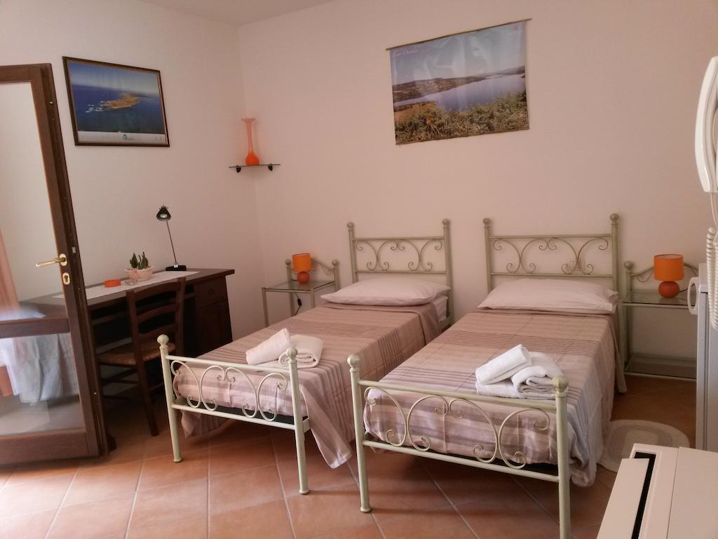 Affittacamere Le Statue Del Sinis Cabras Room photo